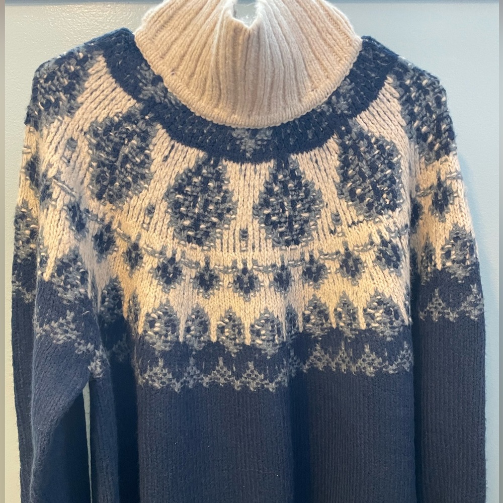 Lucky Brand Navy and Cream Turtleneck Sweater